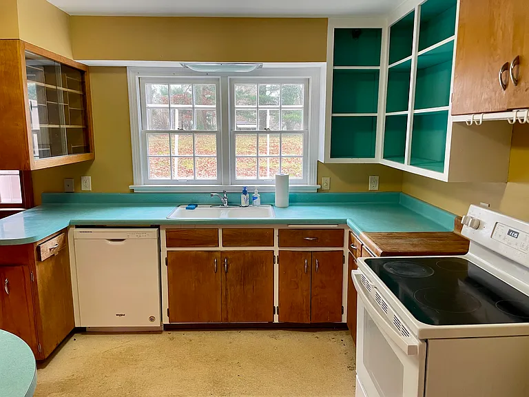 208 Cohan Rd — Photo 2
