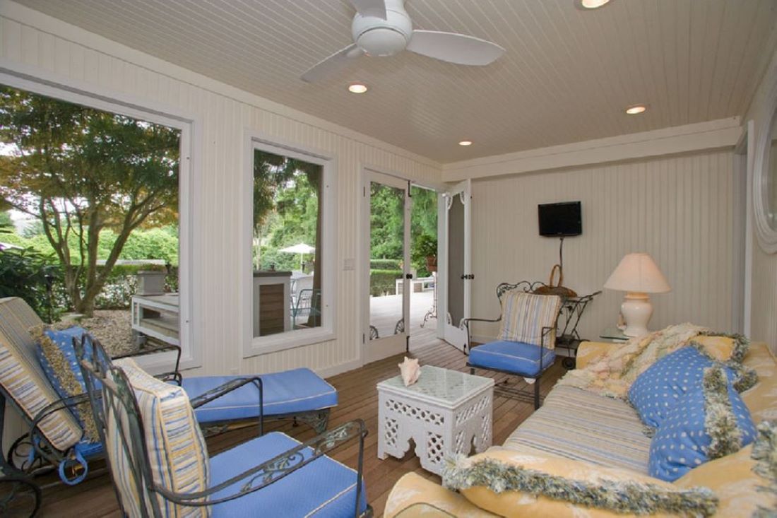  Screened in Porch off Kitchen