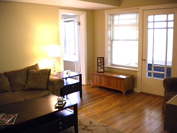3rd image of 841 W Lawrence Ave #3