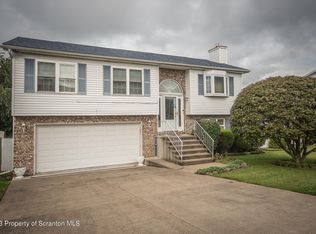 111 Cheyenne Dr, Old Forge, PA 18518