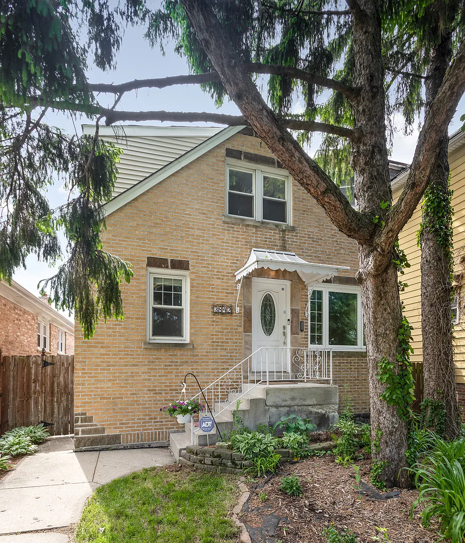 3842 N Oak Park Ave photo 1