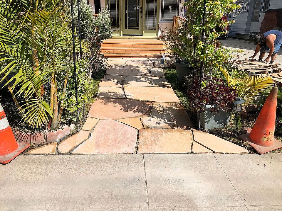 2nd image of 512 S Guadalupe Ave