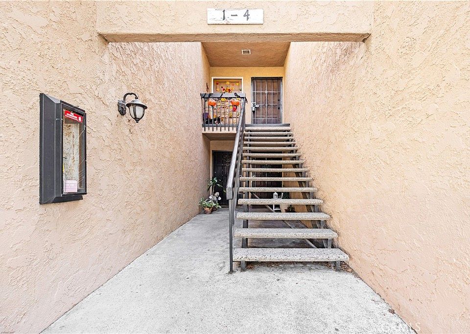 1st image of 1001 W Macarthur Blvd Unit 2