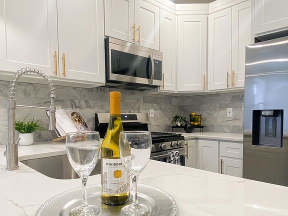 3rd image of 93 Roosevelt Ave #1L