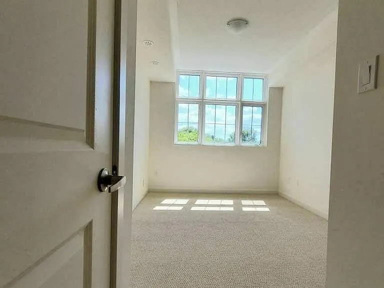 2 Linsmore Pl #204 — Photo 11