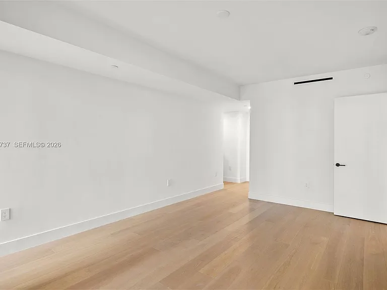 1176 97th St #302 — Photo 17