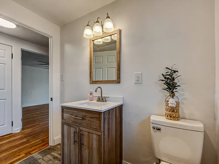 850 Church St — Photo 22