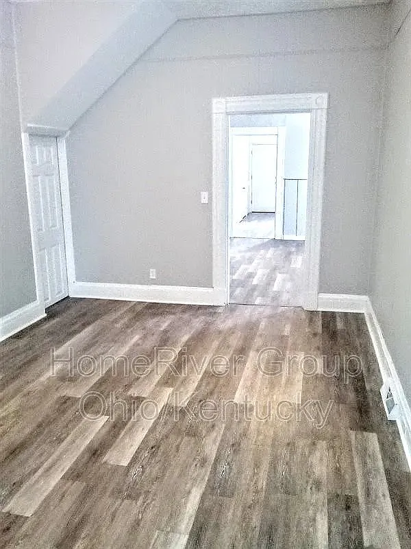 2 bed, 1.0 bath, 1324 sqft, $1,325 — Photo 3
