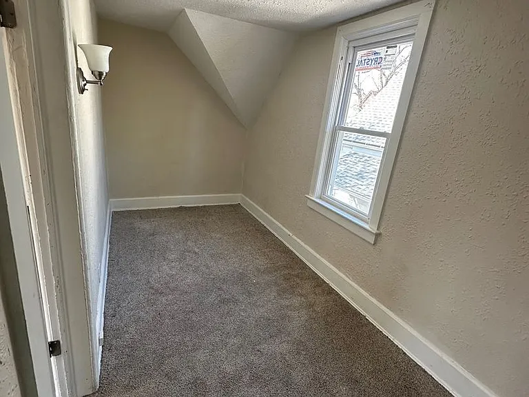 2840 N Vel R Phillips Ave — Photo 8