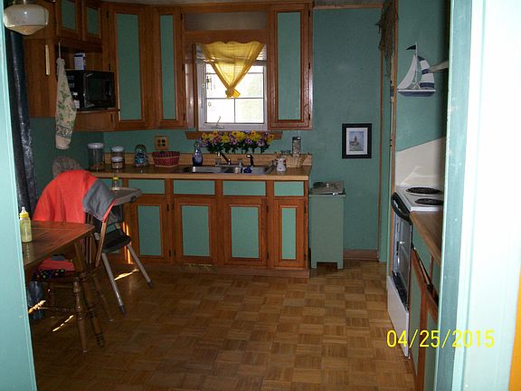 Kitchen, bright + windows