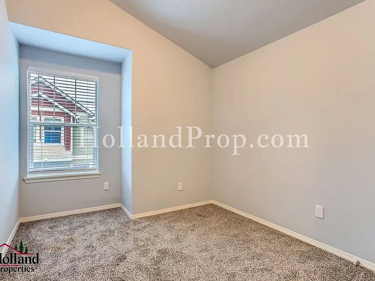 8641 NE Trafalgar Ln — Photo 10