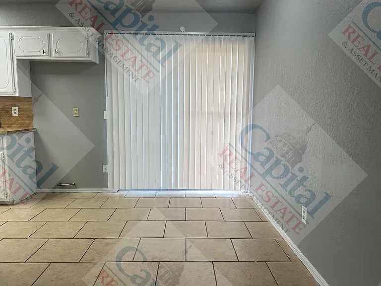 733 W Perry Dr — Photo 6