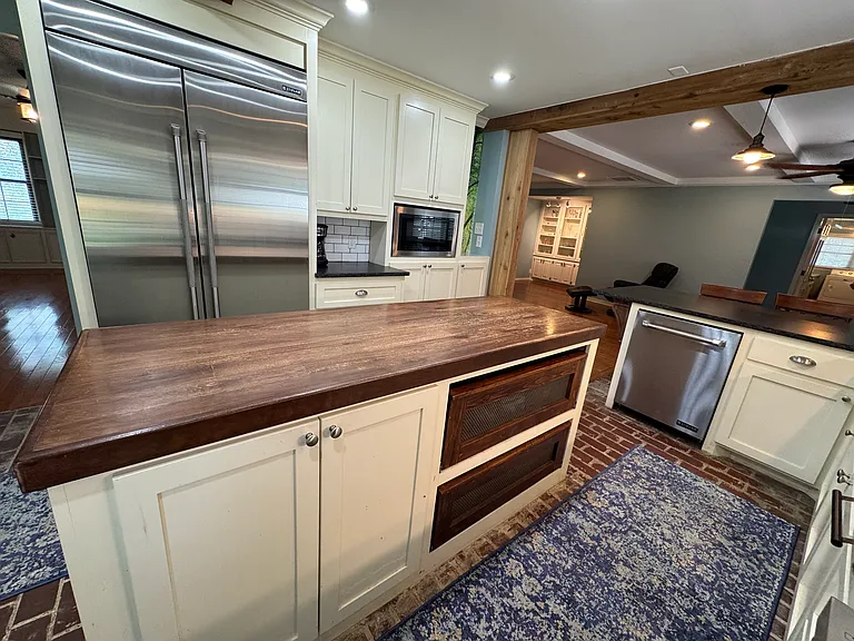 425 E Seneca St — Photo 57