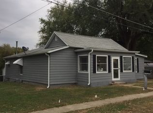 251 W Simmons St, Roodhouse, IL 62082