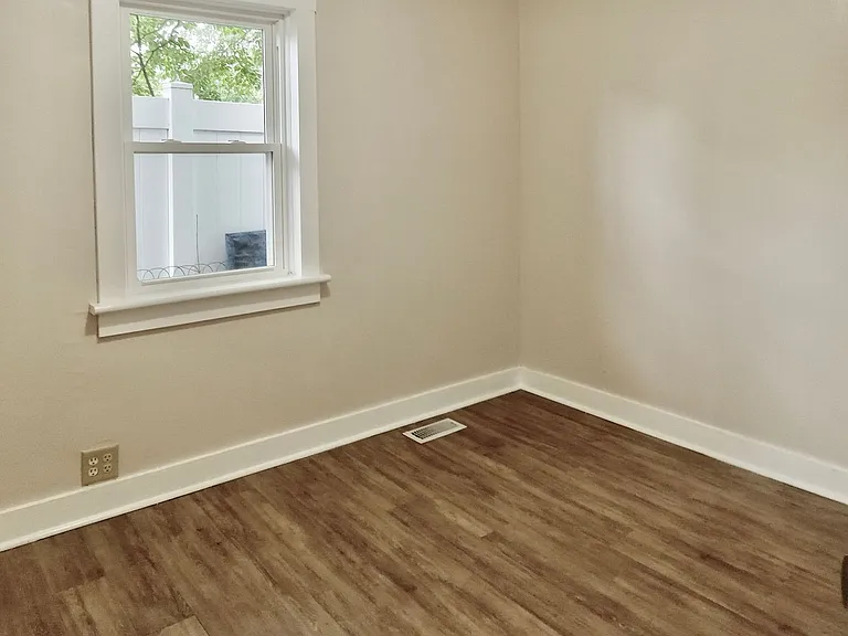 445 Coral Ave — Photo 8