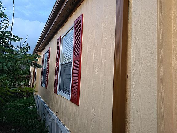 3rd image of 905 E Mesquite Ln