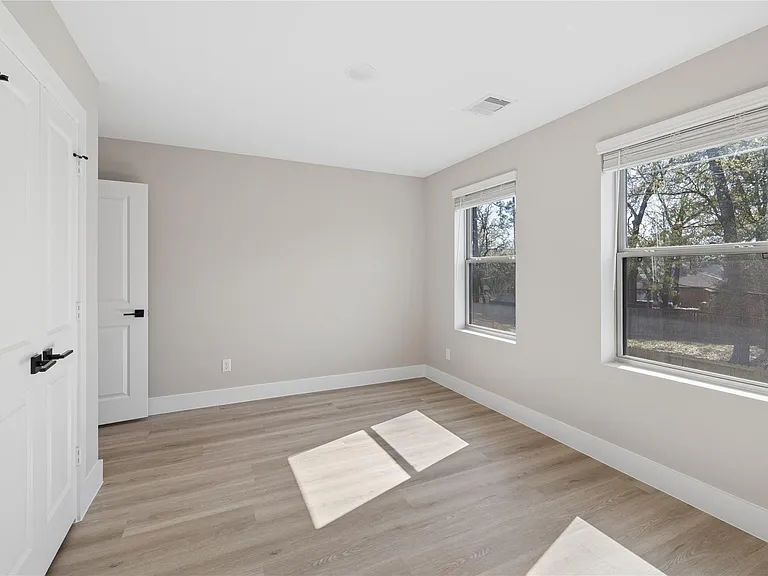 2603 Martinas — Photo 24