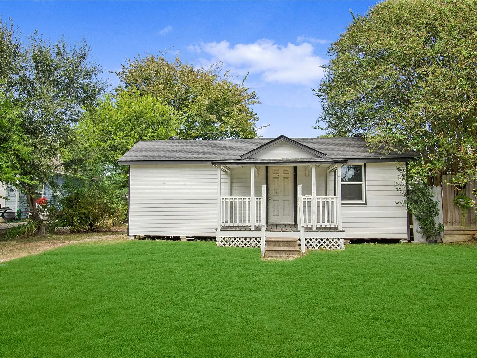 3 bed, 1.0 bath, 858 sqft, $1,500 — Photo 1