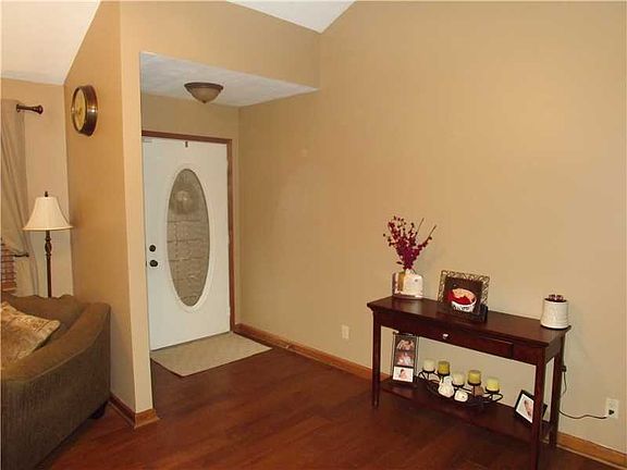 2nd image of 2513 Premier St