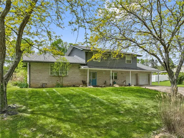 106 Boyanna Dr, Industry, PA 15052