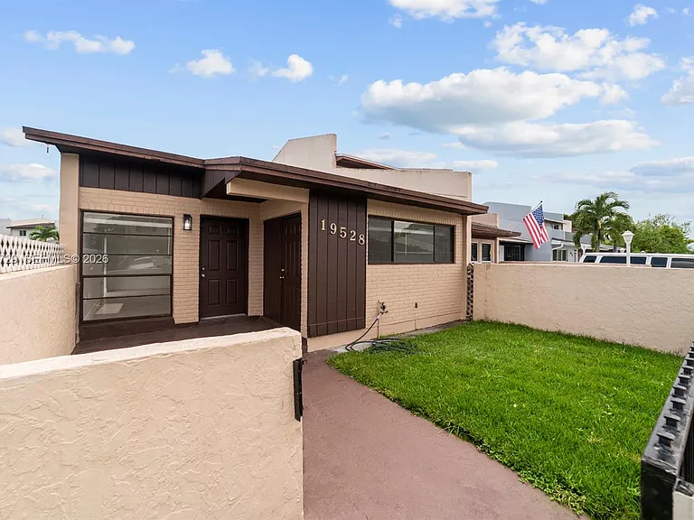 19528 NW 55th Circle Pl #19528 — Photo 3