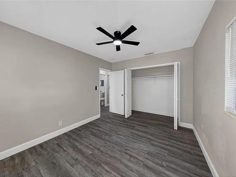 1541 NW 7th Ter — Photo 11
