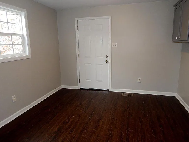 301 Thompson Rd — Photo 14