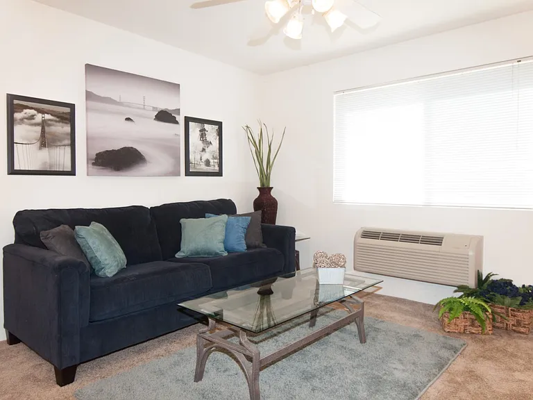 1005 W Stoughton St #312 — Photo 3