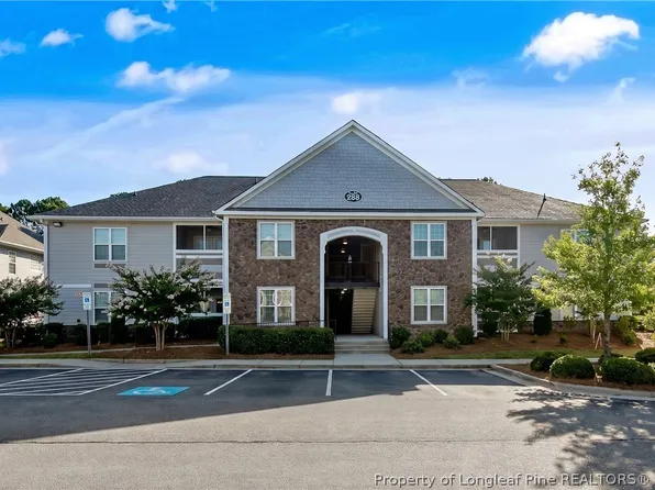 288 Gallery Dr Unit 204, Spring Lake, NC 28390