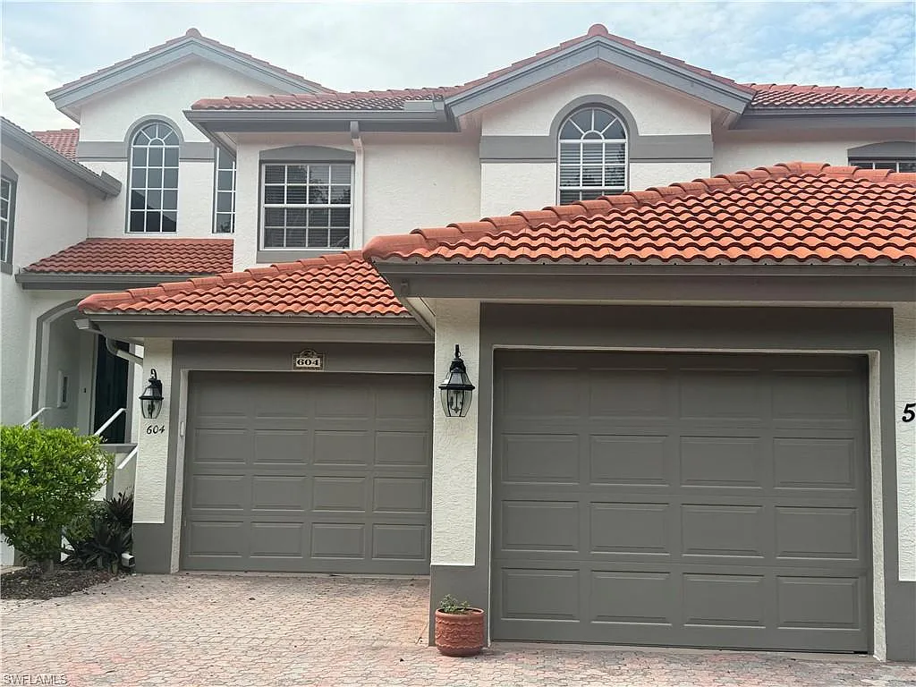 3 bed, 3.5 bath, 2300 sqft, $3,995 — Photo 4
