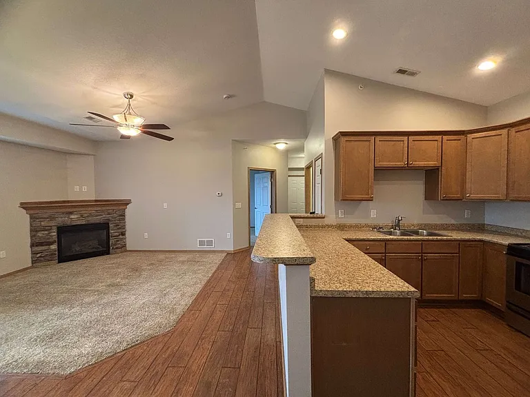 2000 Meadow Ct — Photo 6