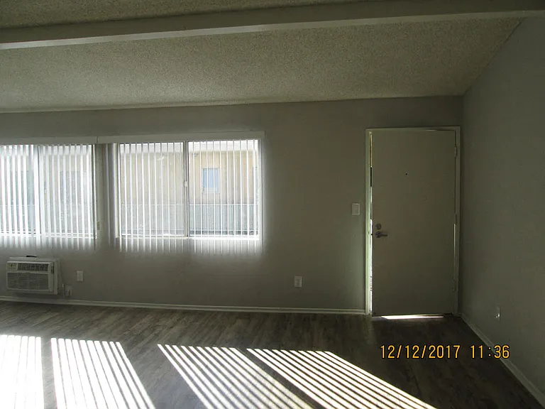 Lido Apartments - 3339 S Canfield Ave — Photo 7