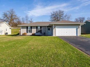 8331 Crooked Bend Rd, Machesney Park, IL 61115