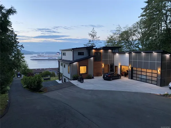 1470 Lands End Rd, North Saanich, BC V8L 5K1