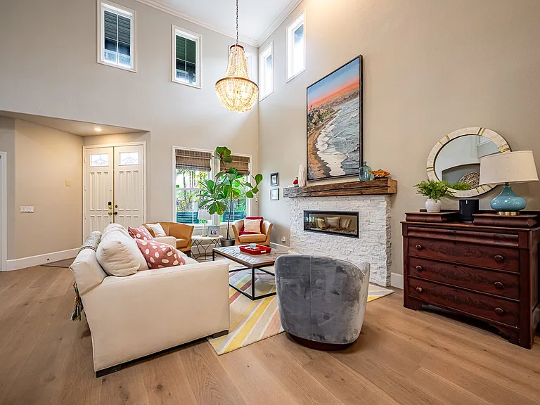 341 Calle De Adele — Photo 19