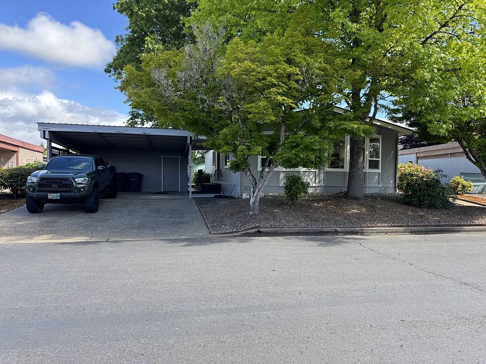1st image of 1145 SW Cypress St Unit 112