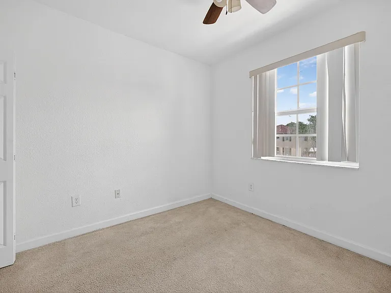 1575 NE 33rd Ave #105 — Photo 33