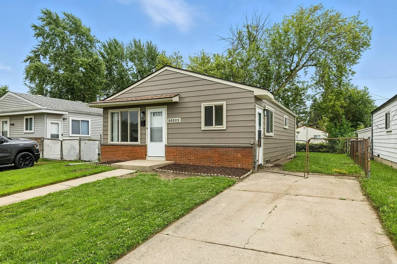 3 bed, 900 sqft, $1,600 — Photo 2