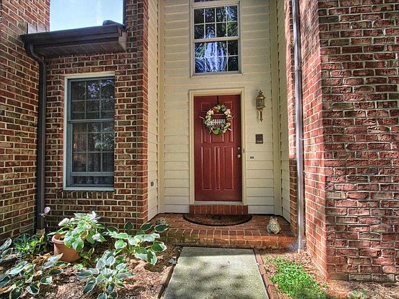 3rd image of 501 Thorngate Pl