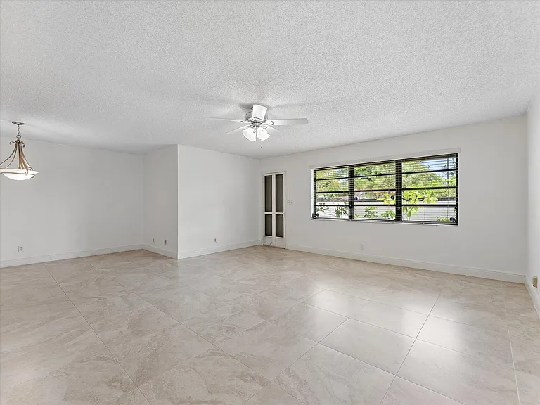 1821 NE 40th Ct #305 — Photo 5
