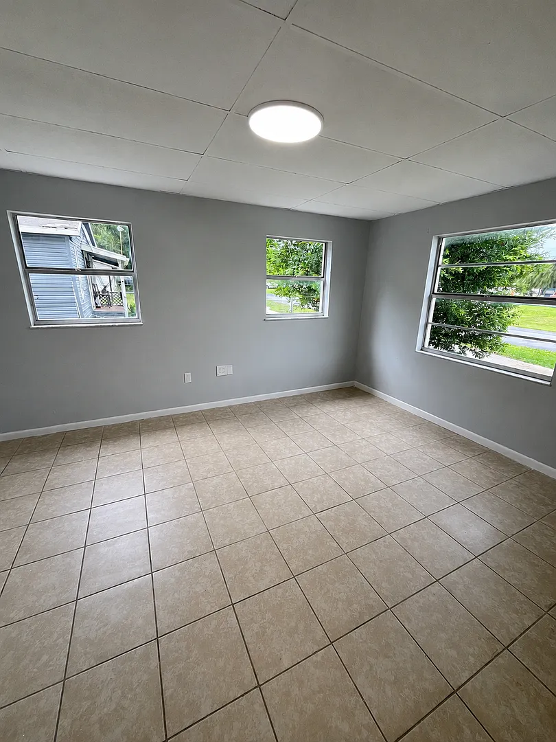 Spacious Remodeled 1BR/1BA Apartment with Beautiful New LVT Flooring — Photo 4