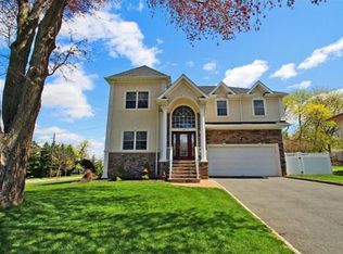8 Finch St, Metuchen, NJ 08840