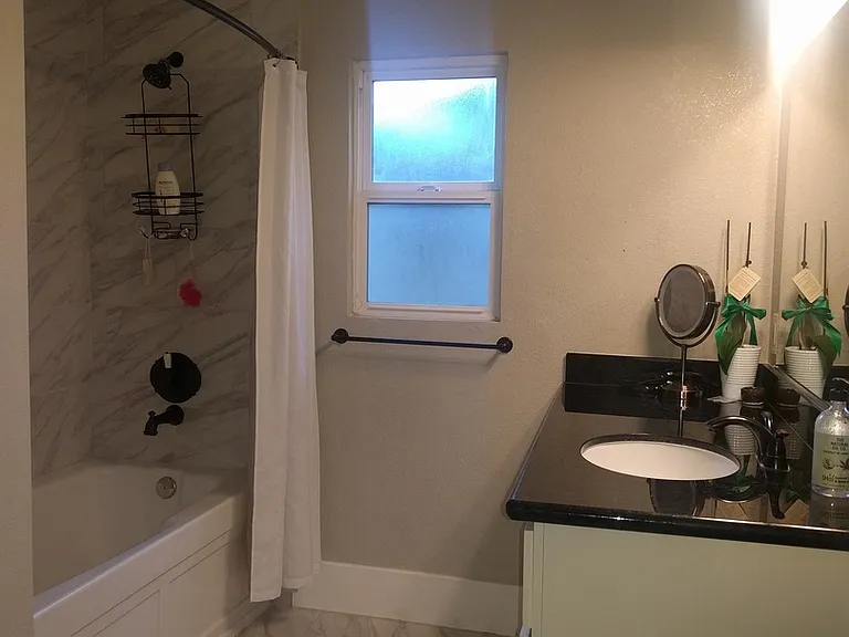 537 Auburn St — Photo 14