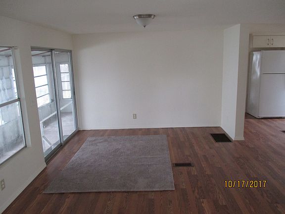 4th image of 1218 Windsor Dr