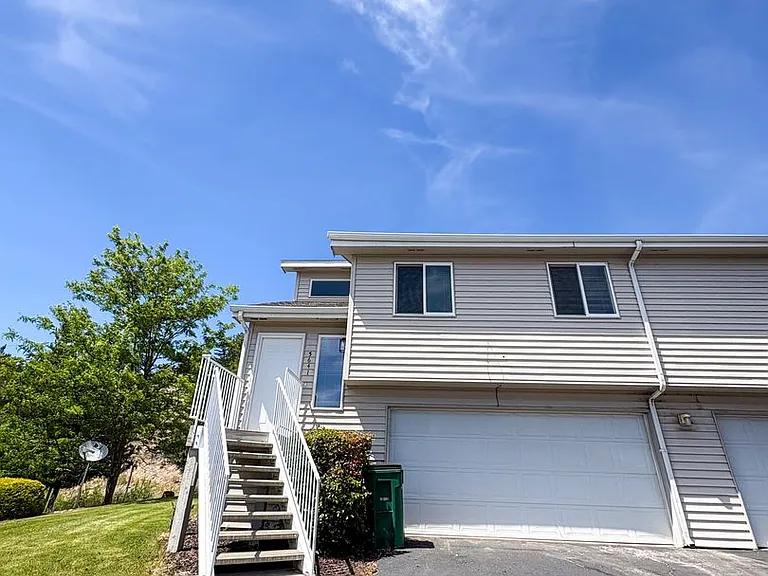 5641-5643-5645-5 N Hills Dr — Photo 1