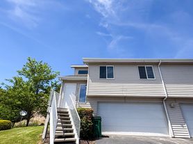 5641-5643 N Hills Dr