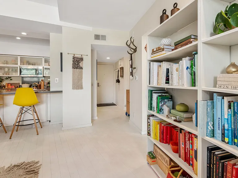 7250 Franklin Ave #903 — Photo 10