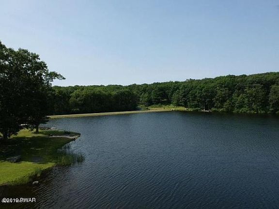 5th image of 1046 Wintergreen Ct