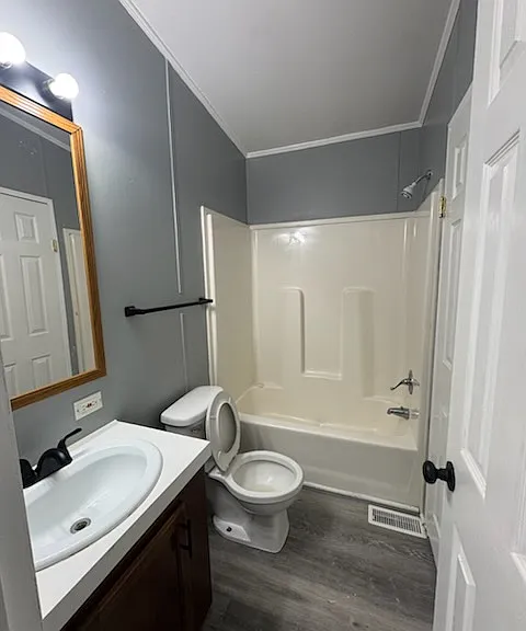 126 Oak St — Photo 5