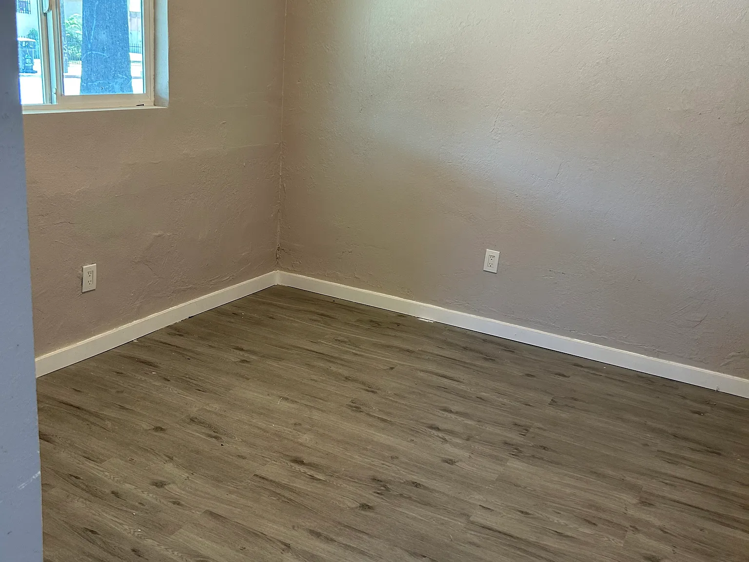 2 bed, 500 sqft, $2,050 — Photo 4